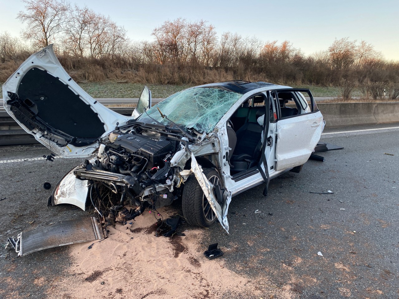 Auf der A4 in Thüringen hat es einen heftigen Crash gegeben. 