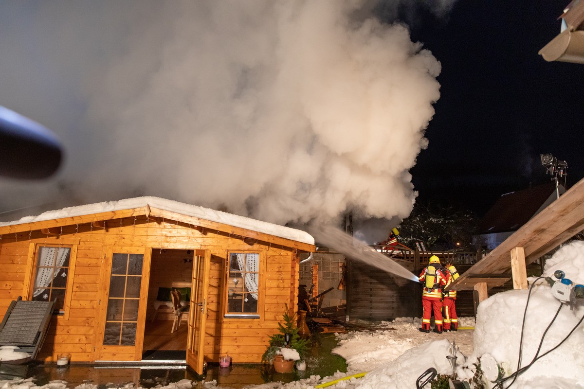 100 Feuerwehrleute bekämpften Flammen in Thüringen. 