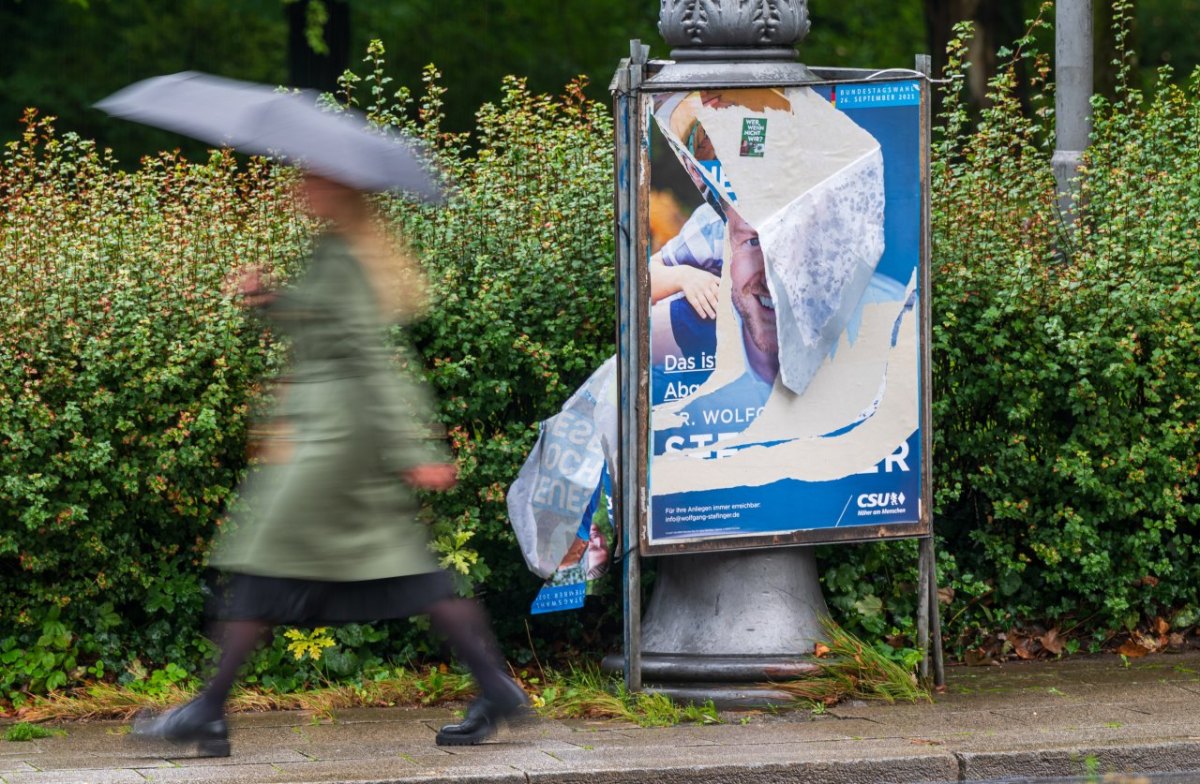 Frau am Straßenrand Thüringen