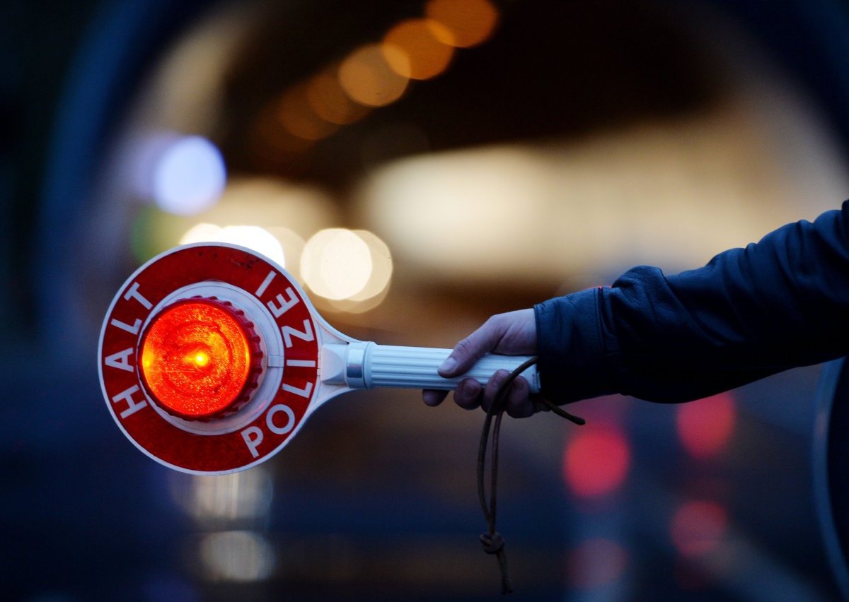 Polizei kelle nacht kontrolle dunkel