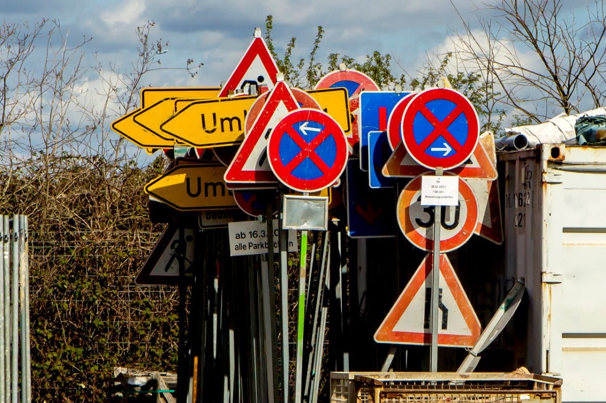 Thüringen Ortseingangsschilder.jpg