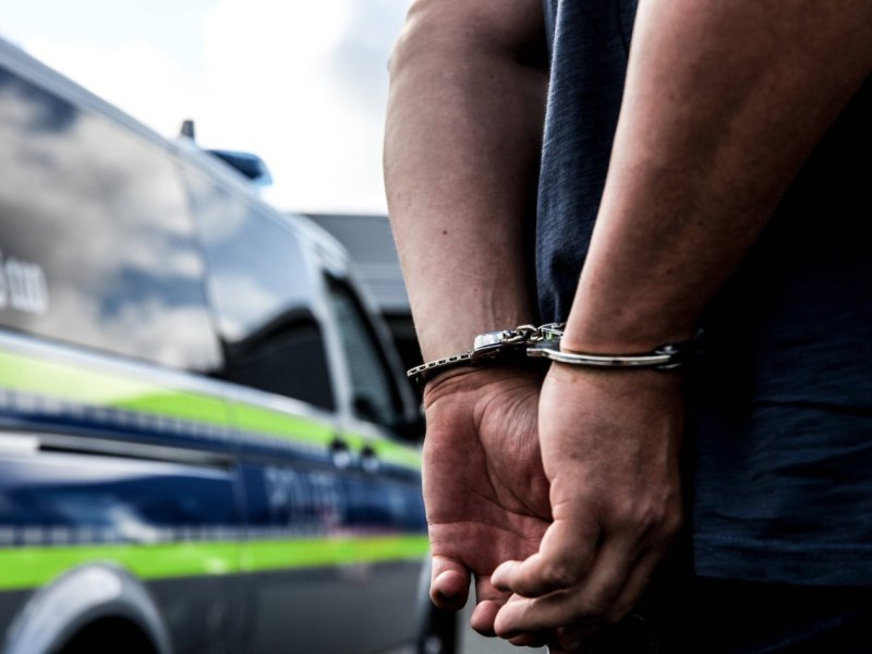 thüringen altenburg festnahme polizei handschellen
