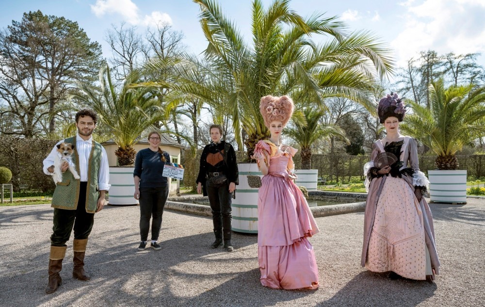 Von links: Aram Arami (Prinz Philip), Fee Scherer (Kamera), Luise Brinkmann (Regie), Julia Windischbauer (Irm) und Justine Hauer (Baronin von Talheim) 