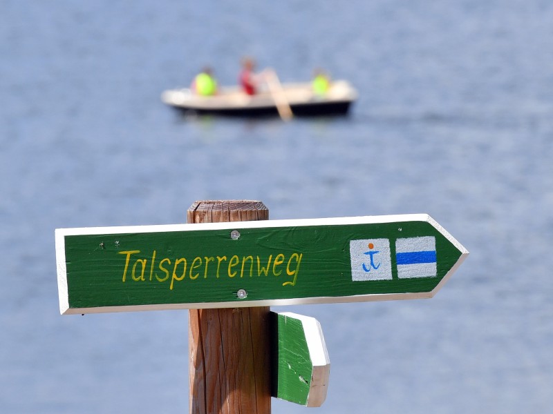 An der Talsperre Zeulenroda ist am Montag (27.06.2016) ein neues Strandbad eröffnet worden. Foto: dpa