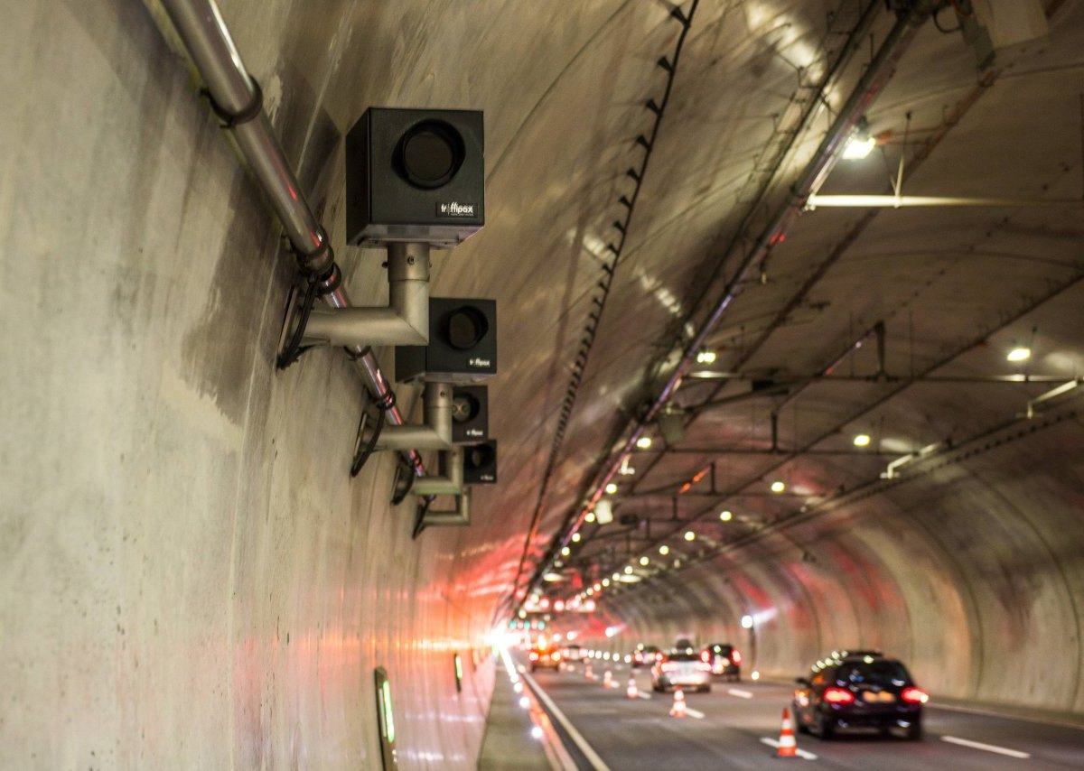 Blitzer Jagdbergtunnel Jena.jpg