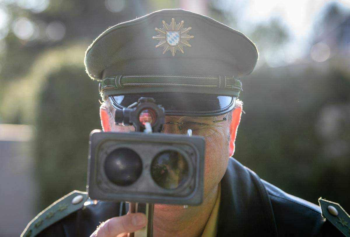 Die Autobahnpolizei erwischte einen Raser in Thüringen. Er fuhr so schnell, dass selbst die Polizisten staunten. (Symbolbild)