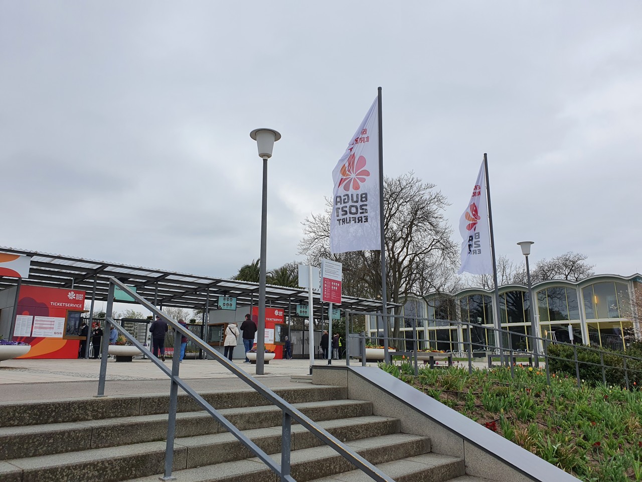 Am Haupteingang zur Ausstellungsfläche egapark ist kein großes Gedränge!