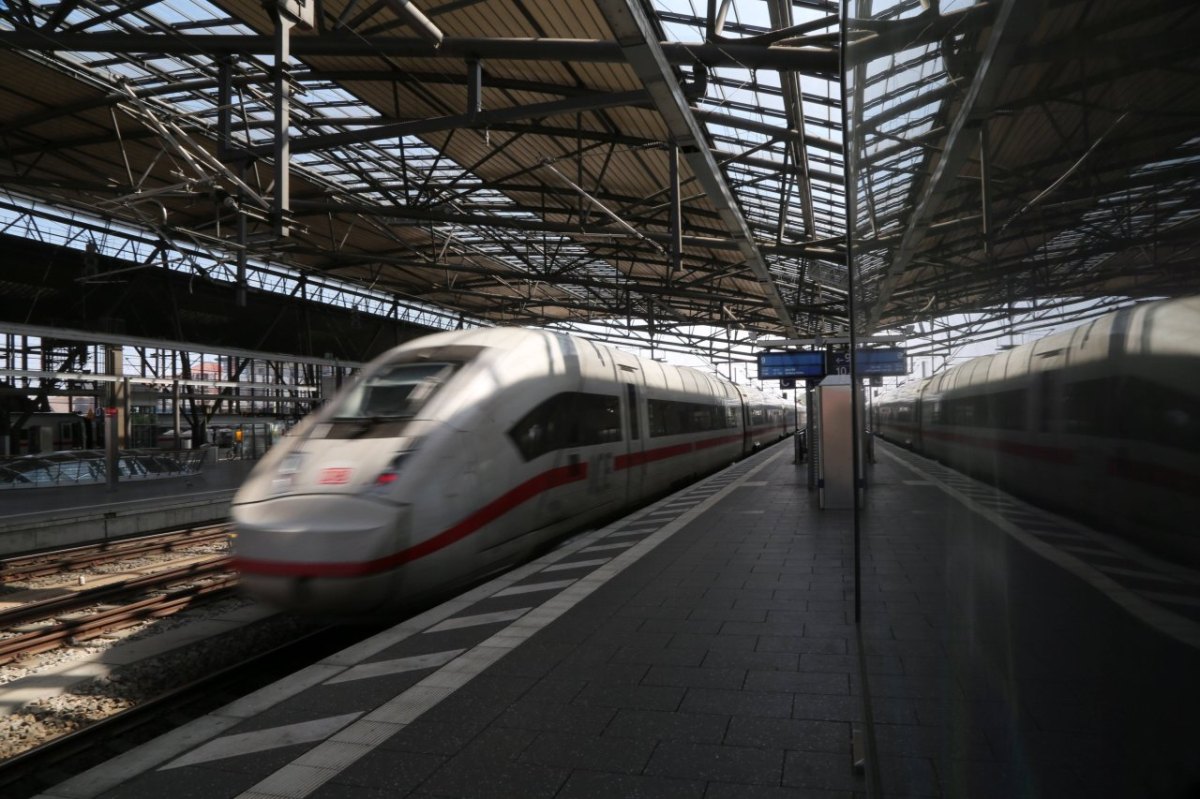 Deutsche-Bahn-Erfurt-Hbf.jpg