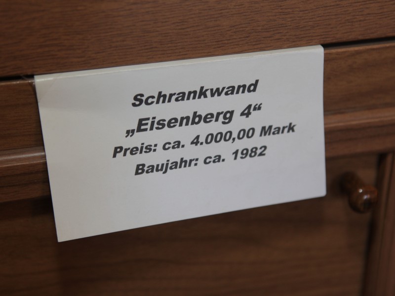 Eine Schrankwand verschlang fast ein Jahresgehalt. Foto: Axel Heyder