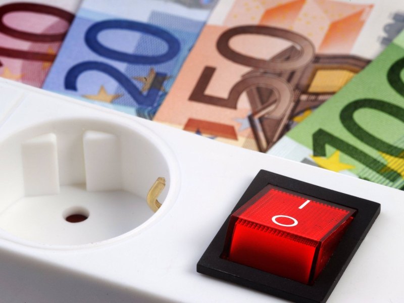 Energiekosten teurer geld steckdose