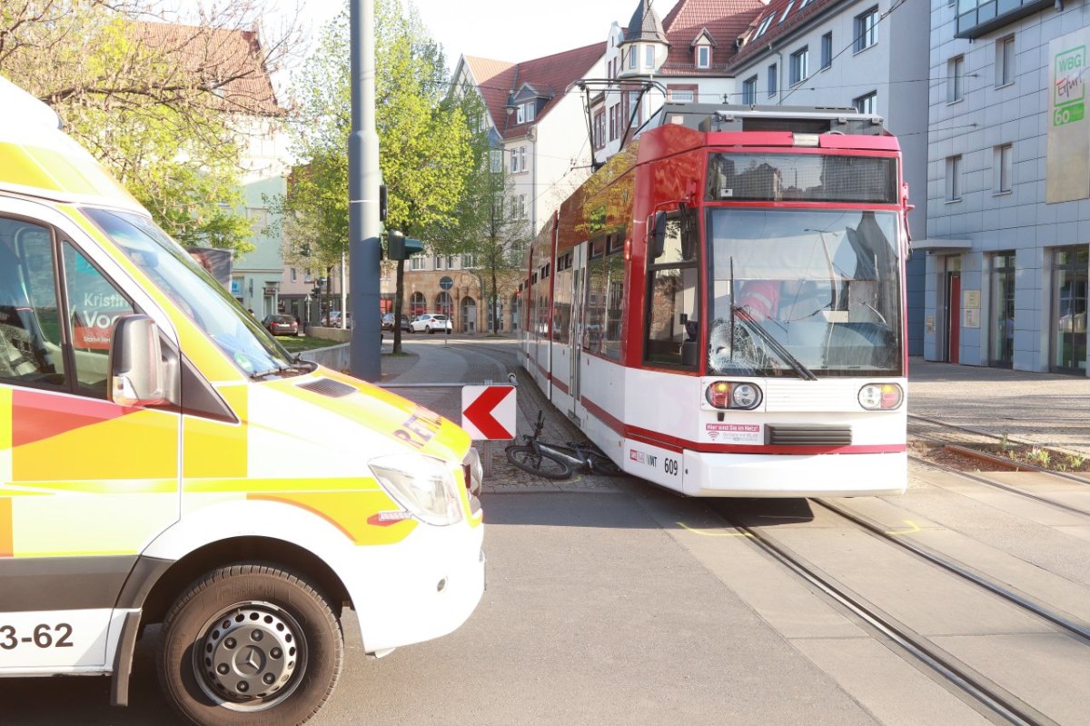 Erfurt Unfall Straßenbahn.JPG