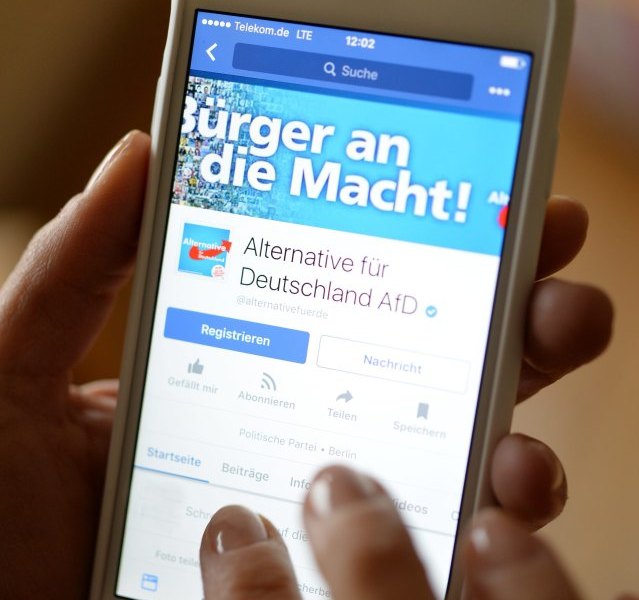 Facebook AfD Handy