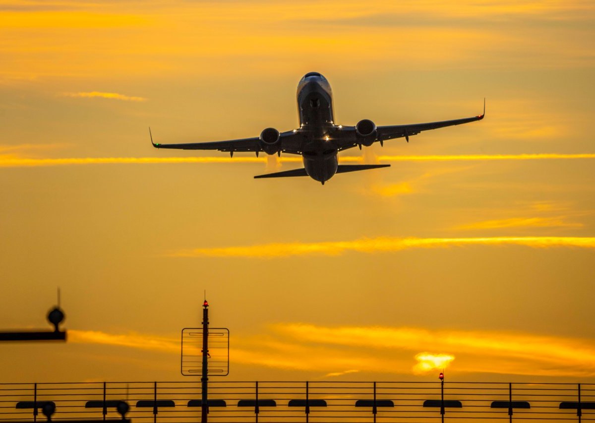 Flugzeug Flughafen Leipzig.jpg