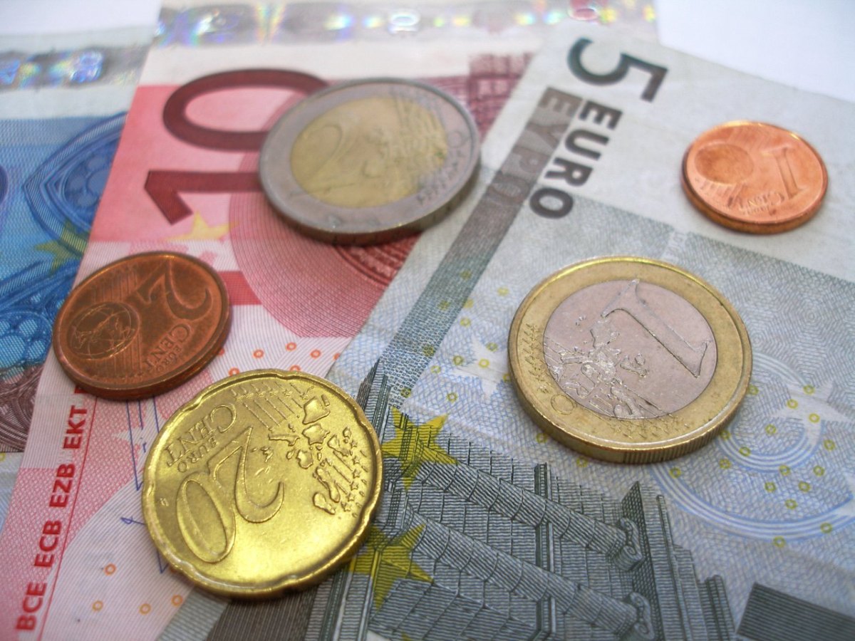 Geld, Münzen, Euro, Münze, Euroschein, Finanzen, Wirtschaft, Finanzwirtschaft, Haushalt, Kasse, Haushaltskasse, sparen, Symbol, Symbolfoto, Symbolbild