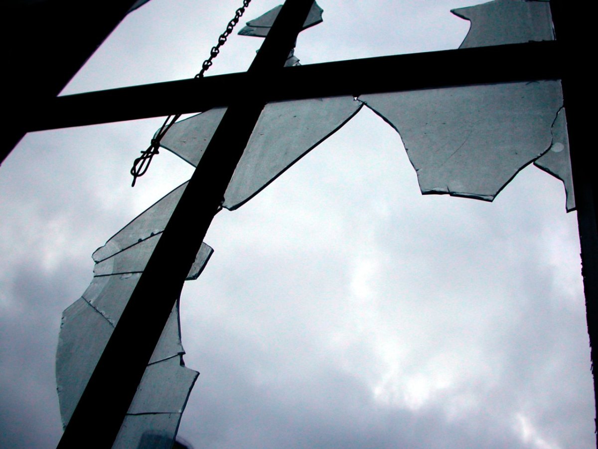 Glas, Scherben, Einbruch, Einbrecher, Fenster, Ruine, Symbol, Symbolfoto, Symbolbild