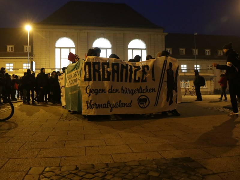 Etwa 80 bis 100 Demonstranten kamen zusammen.