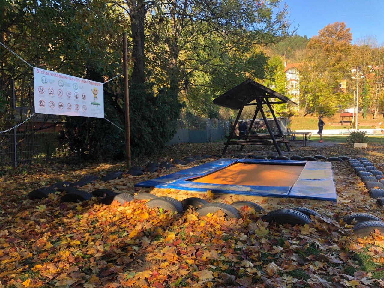 Zuletzt wurde mit dem Budget ein Trampolin installiert.