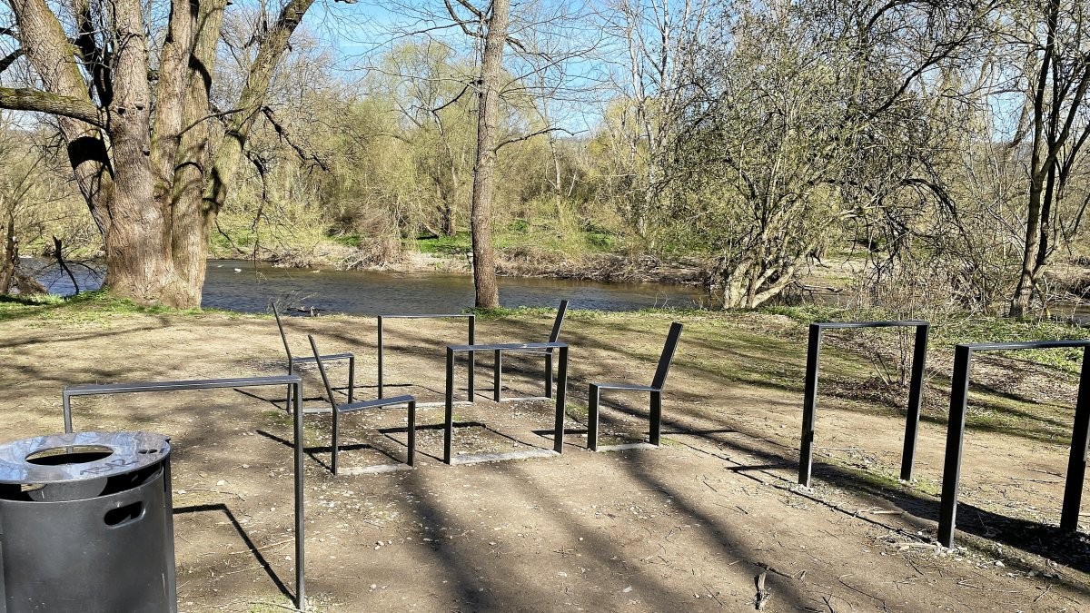 An der neu gestalteten Picknickstelle in Jena wurden einfach die Sitzauflagen abmontiert – zum zweiten Mal. (Archivbild)