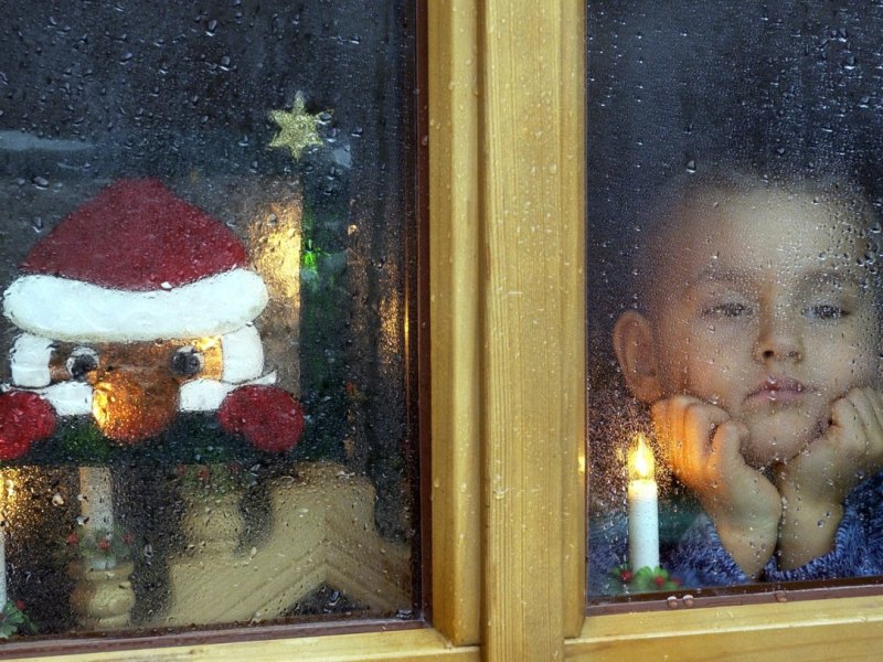 Kind wartet auf Weihnachtsmann Thüringen Post.jpg