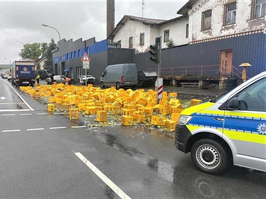 Im Kreis Nordhausen öffnete sich die Ladeklappe eines Lasters. 