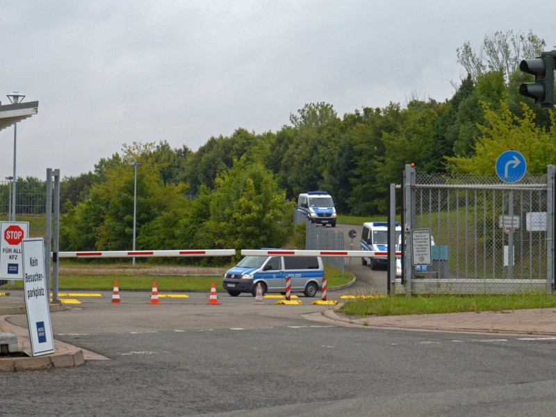Im Fall der vergewaltigten Erfurterin suchte die Polizei am Donnerstag, den 10.08. erneut den Tatort an der Messe ab. Vom Täter fehlte allerdings noch immer jede Spur. (Fotos: Marcus Scheidel)