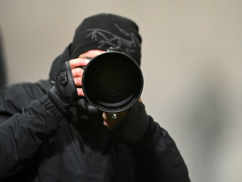 Mann macht Foto.jpg