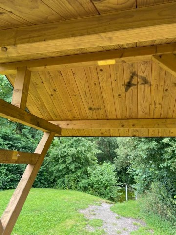 In Nordhausen wurden bei der Waldschenke unter dem Dach die die Stützbalken entfernt.