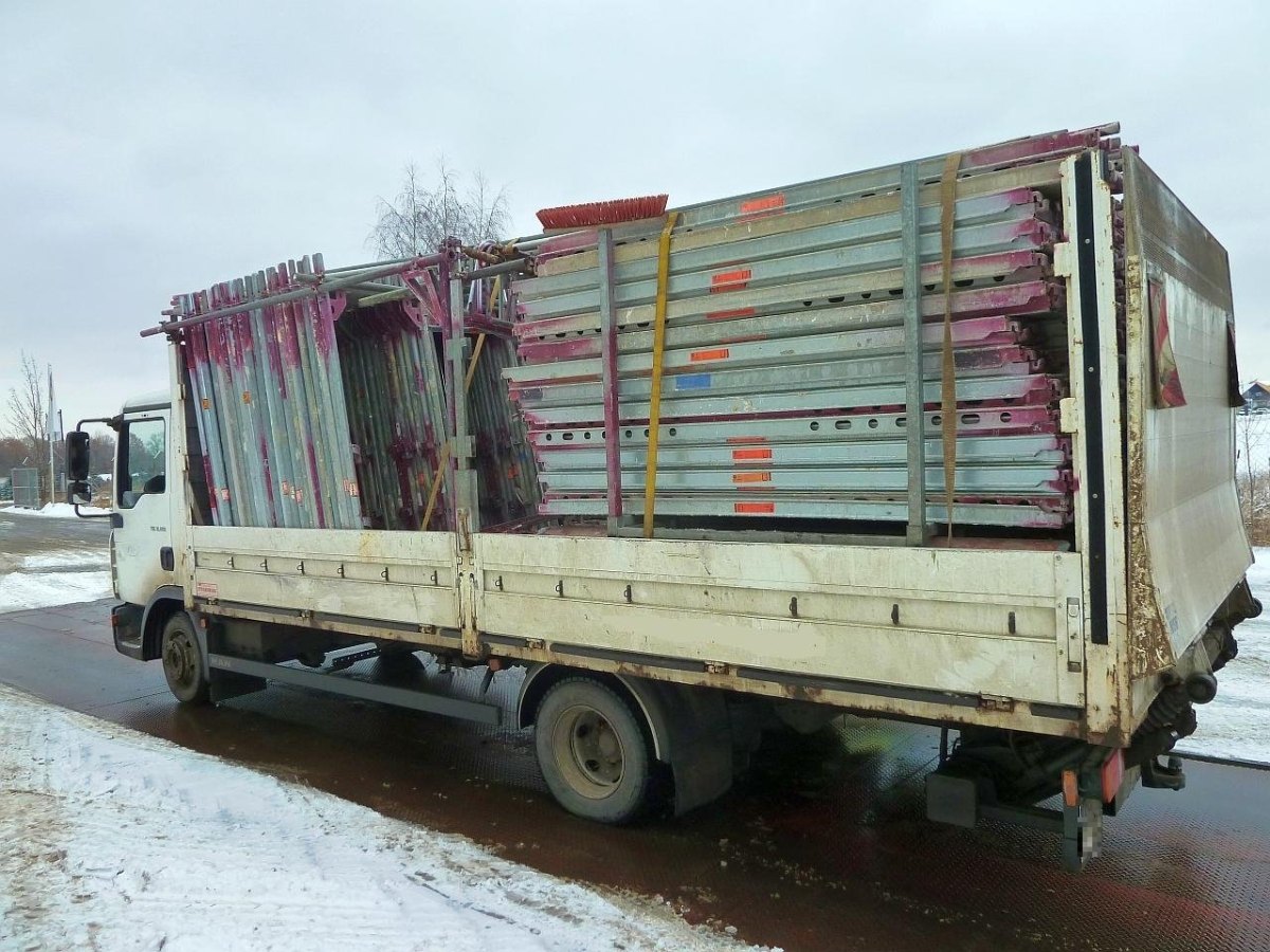 Polizei stoppt überladenen Lkw am Hermsdorfer Kreuz