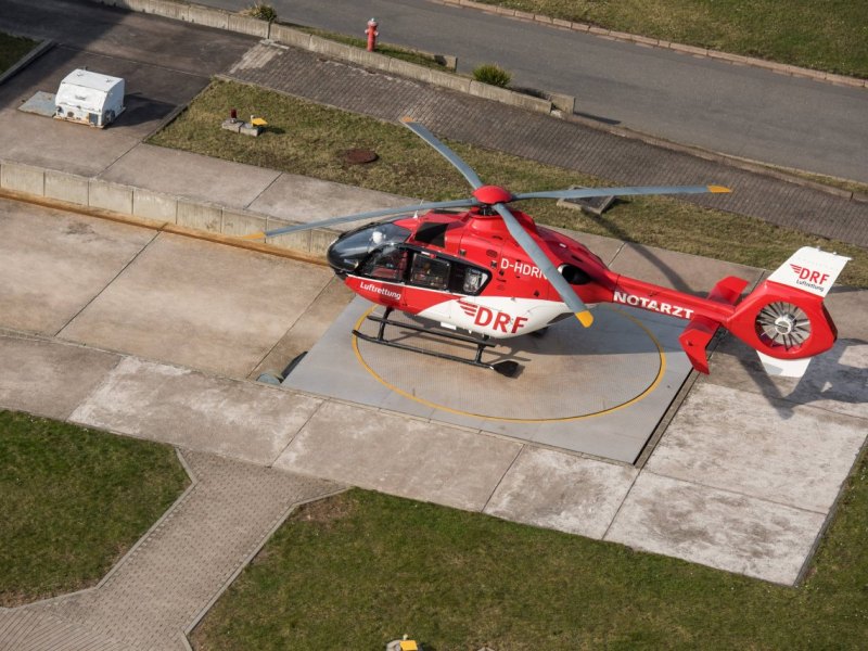 Rettungshubschrauber Christoph 37 Südharz Klinikum Nordhausen Stützpunkt Blaulicht Symbol Symbolfoto Symbolbild Helikopter Hubschrauber Landeplatz
