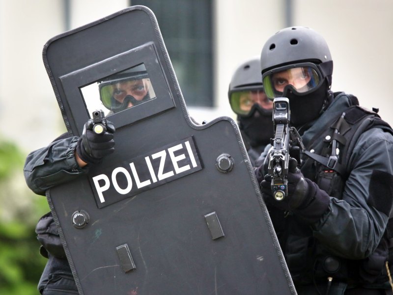 SEK Thüringen Schmalkalden mann Messer Mutter
