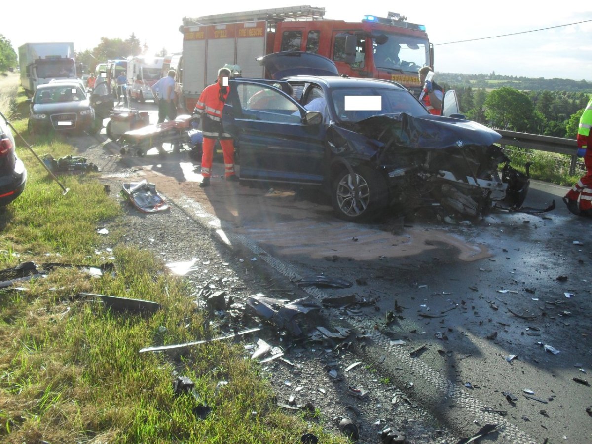 Schwerer Unfall auf B7 bei Weimar