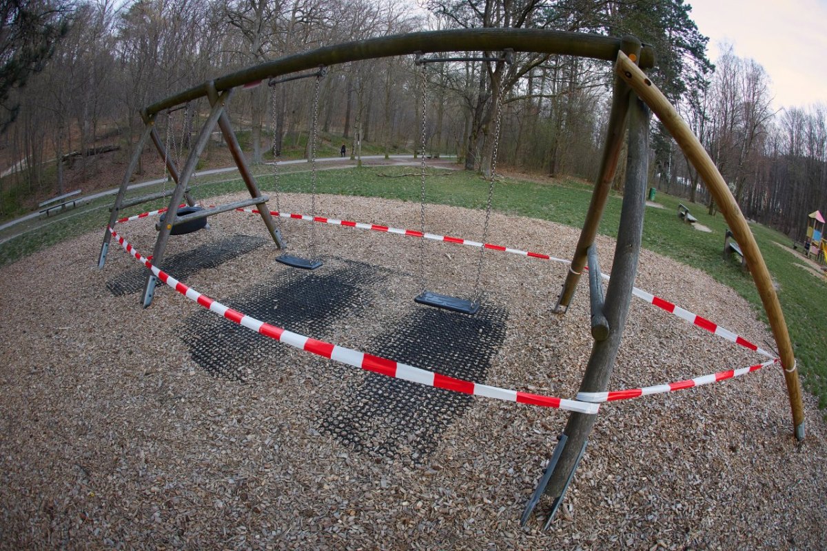 Spielplatz Absperrung.jpg