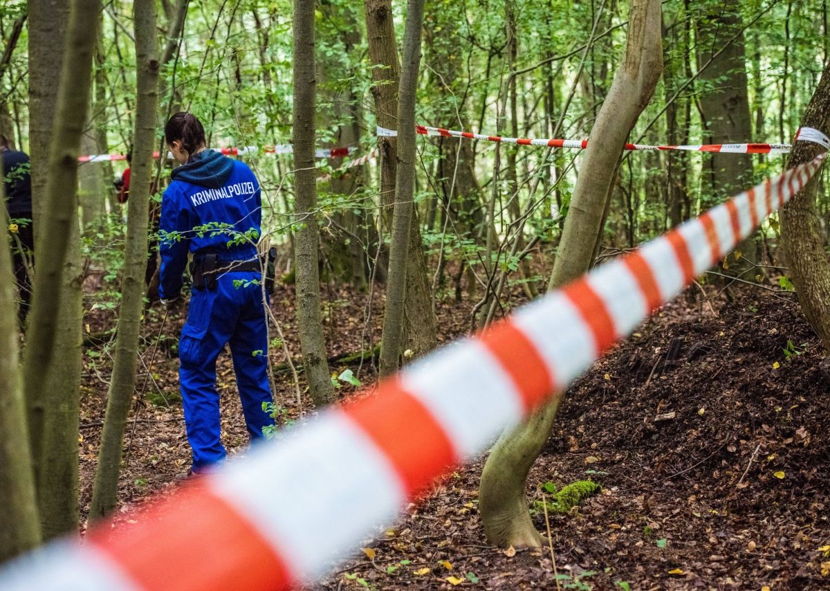 Tatort Wald Spurensicherung.JPG