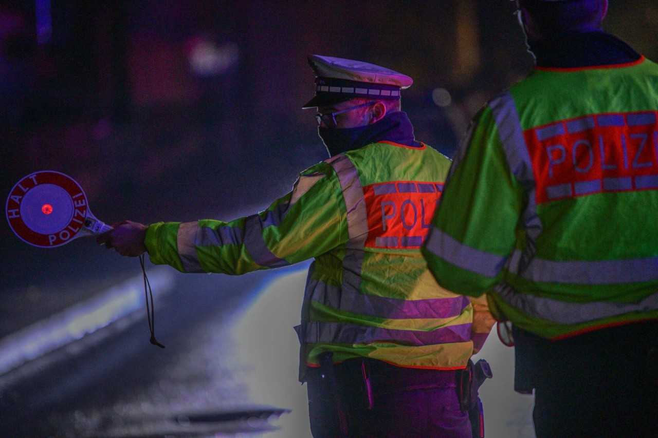 Die Polizei hat in Thüringen verstärkt die Autobahnen kontrolliert. Grund waren mehrere beunruhigende Hinweise... (Symbolbild)