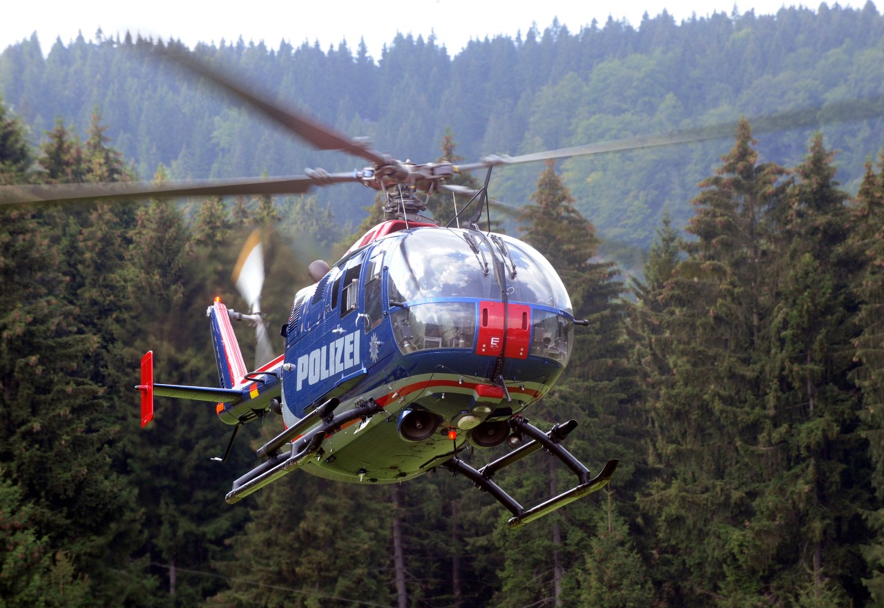 Thüringen: Bei der Suchaktion nach einem verirrten Ehepaar im Leinawald kam auch ein Polizeihubschrauber zum Einsatz. (Symbolbild) 