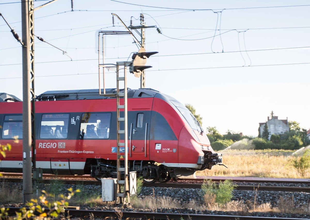 Thüringen Zug Deutsche Bahn.jpg