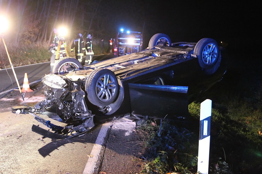 Unfall Blaulicht Kyffhäuserkreis Audi überschlägt sich