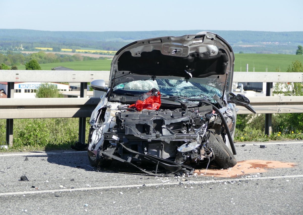 Unfall Ortsumgehung Worbis-Schwerverletzte 5.5. 16.00 Uhr (2).JPG