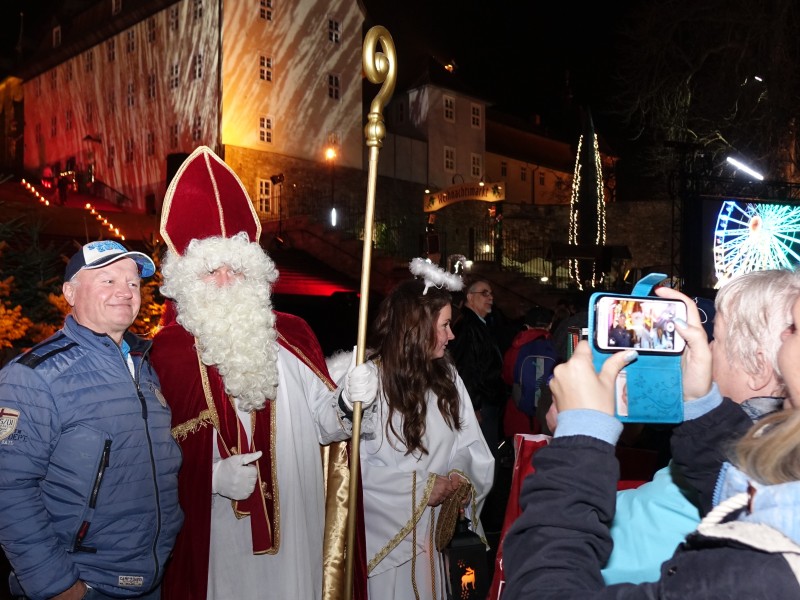 ... und großen Weihnachtsmarktgästen. Auch Fotos waren erlaubt. 