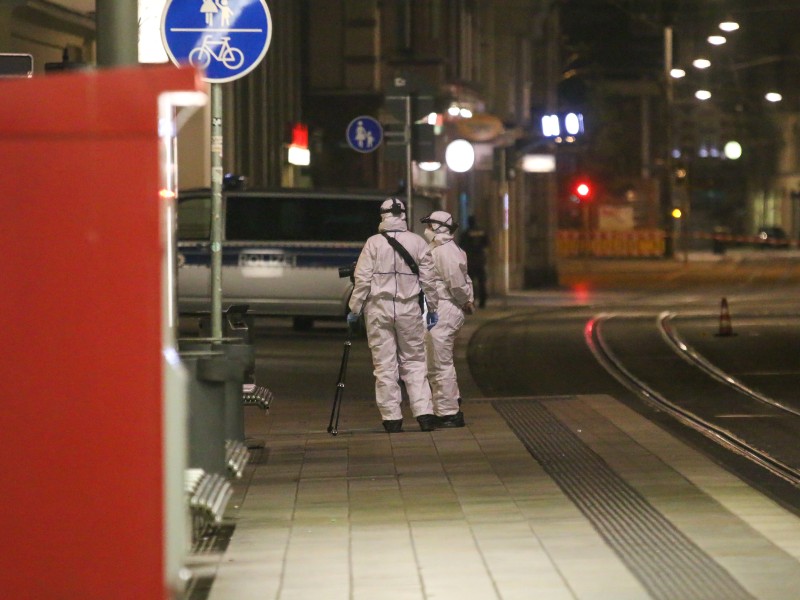 Ersten Informationen zu Folge, soll es eine Schießerei am Erfurter Hauptbahnhof gegeben haben. Die Polizei ist mit einem Großaufgebot vor Ort. Foto: Matthias Gränzdörfer