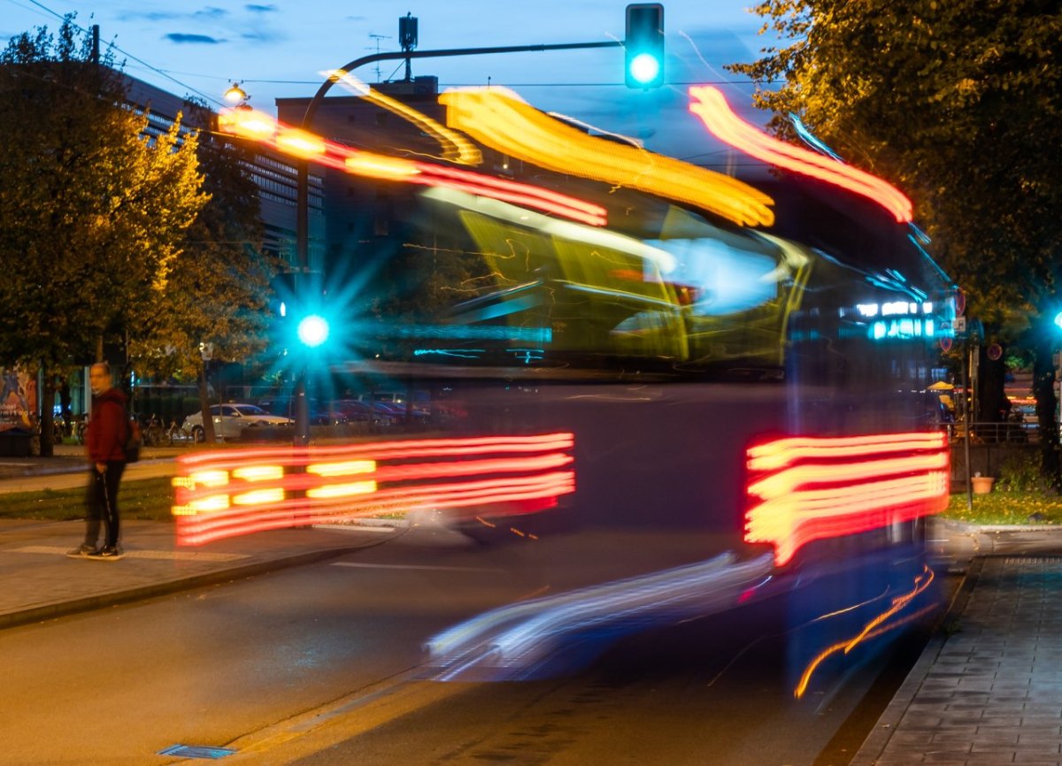 bus erfurt dunkelheit abend