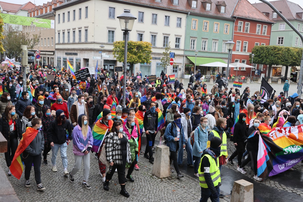 Der CSD Thüringen zieht durch Weimar.