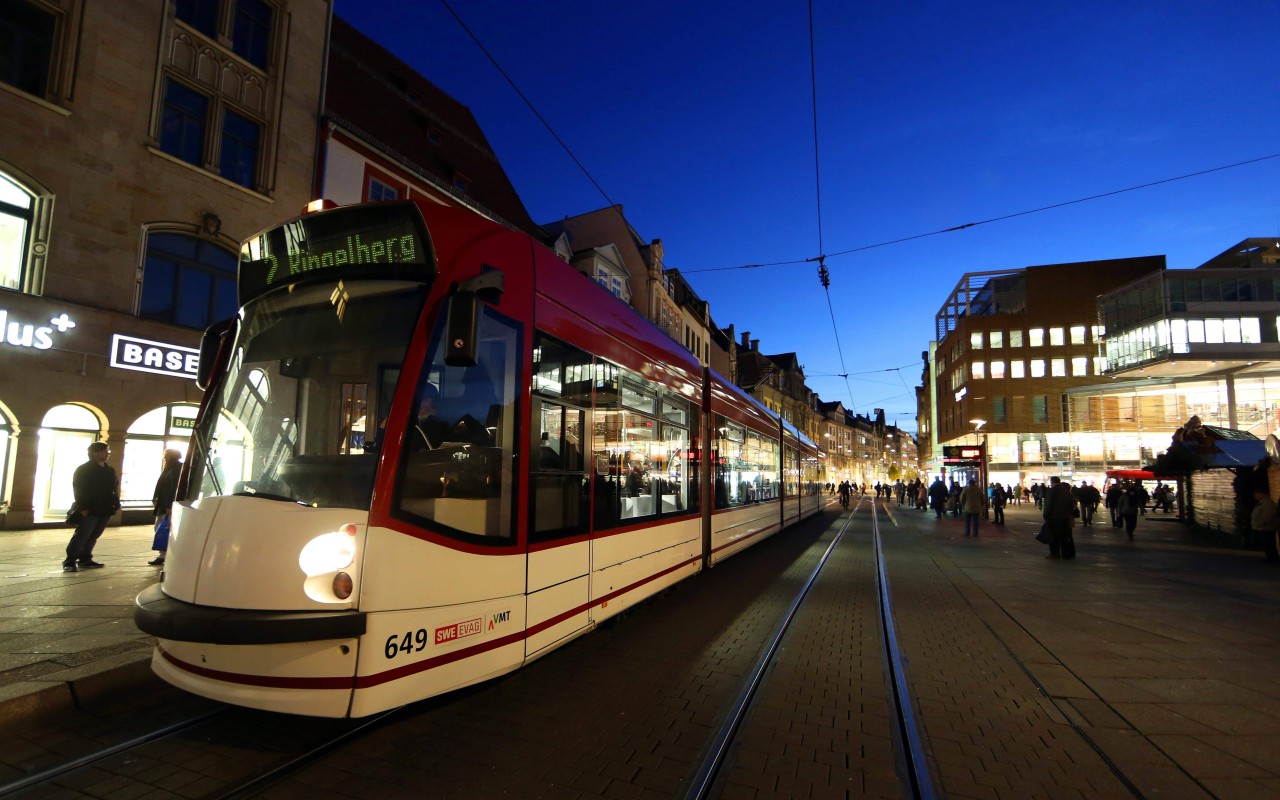 Eine Straßenbahn in Erfurt. (Archiv)