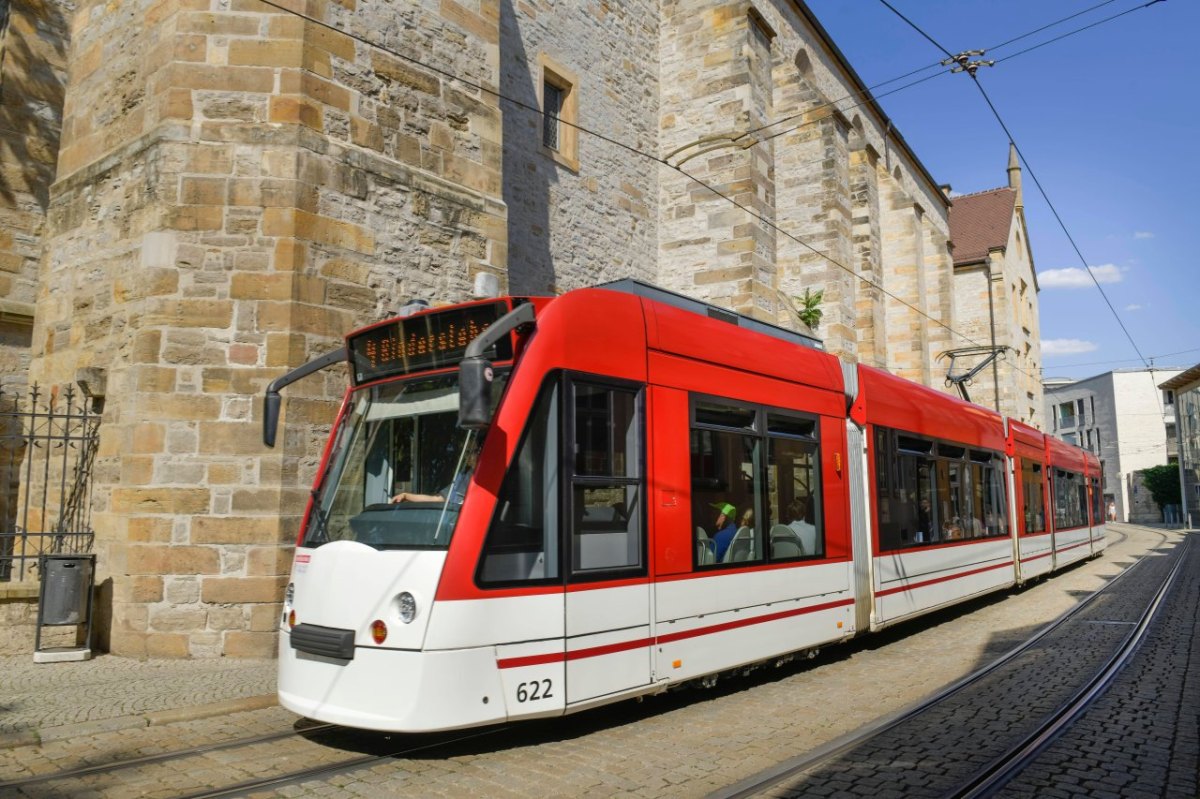 erfurt straßenbahn.jpg