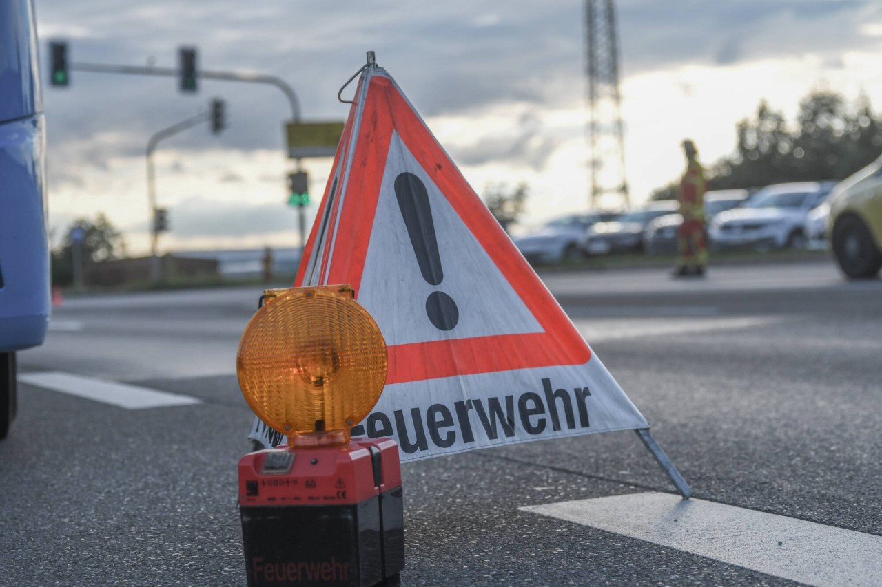 Die B4 wurde für mehrere Stunden gesperrt. (Symbolbild)