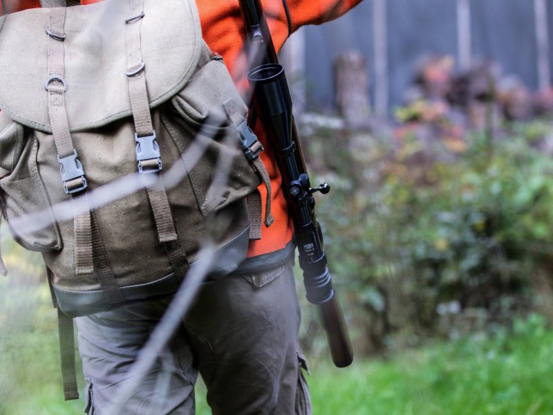 jäger wald thüringen gewehr