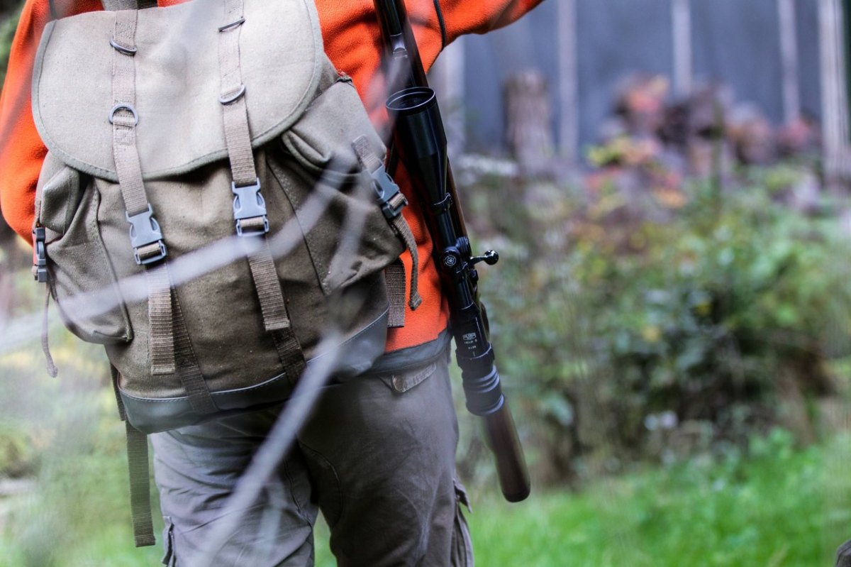 jäger wald thüringen gewehr