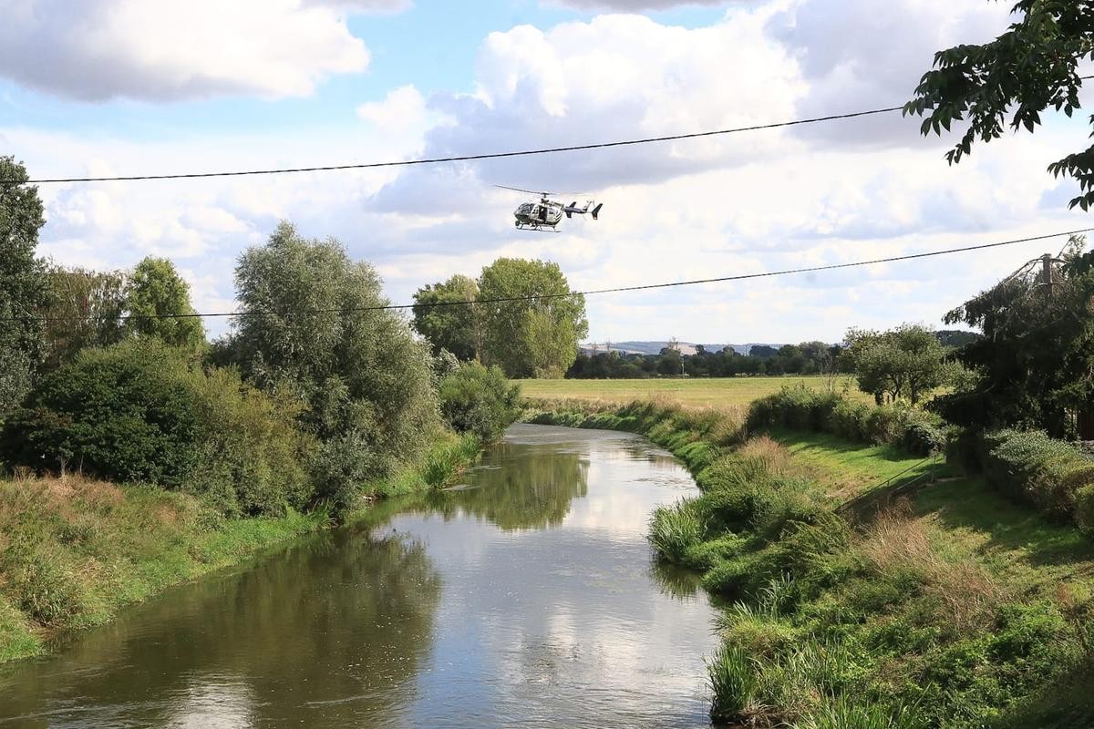 Mit einem Hubschrauber wurde nach dem Krokodil gesucht – ohne Erfolg.