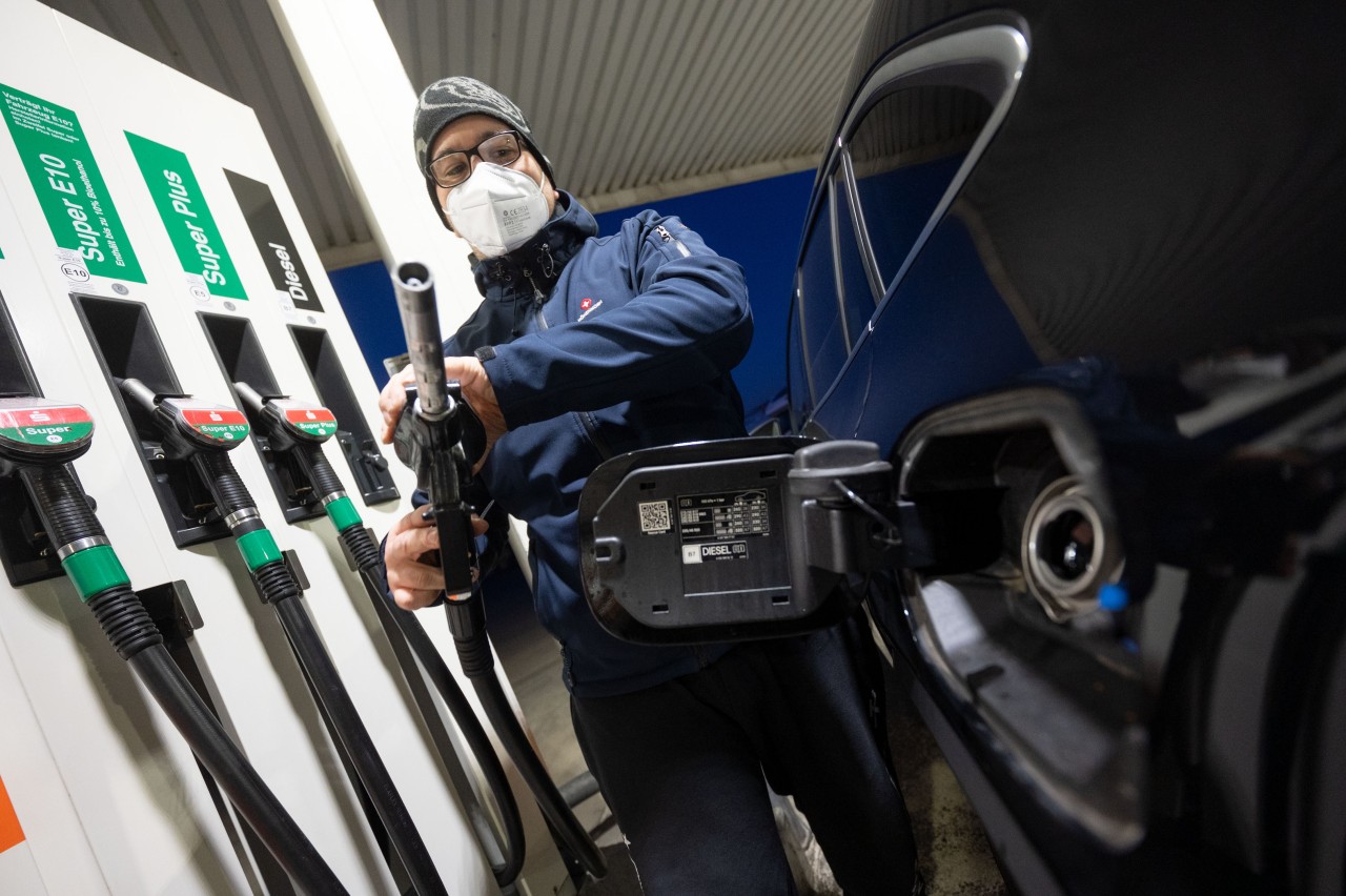 Dieselfahrer müssen laut ADAC derzeit in Thüringen bundesweit am tiefsten in die Tasche greifen. (Symbolbild)