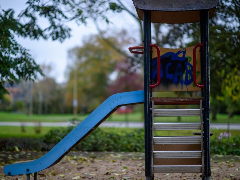 thüringen spielplatz rutsche herbst vandalismus graffiti acab